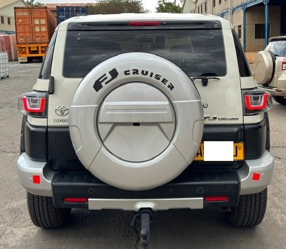 TOYOTA FJ AUTOMATIC 2015 MODIFIED TO 2023 FOR SALE AT 38,500$