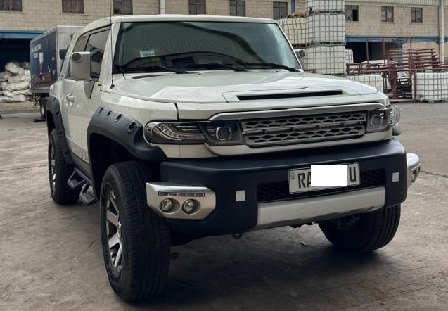 TOYOTA FJ AUTOMATIC 2015 MODIFIED TO 2023 FOR SALE AT 38,500$