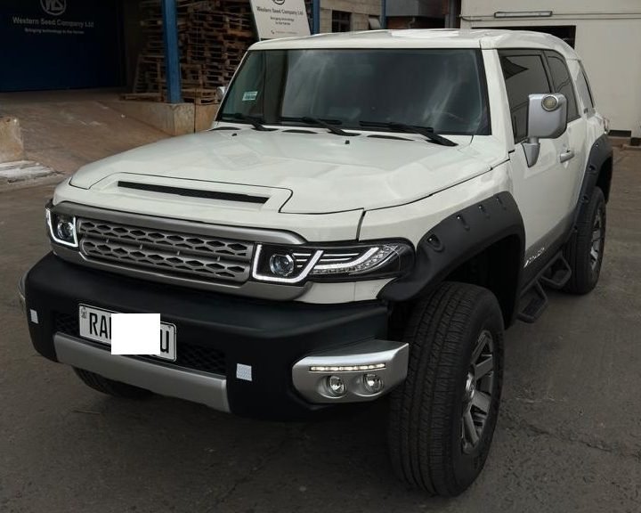 TOYOTA FJ AUTOMATIC 2015 MODIFIED TO 2023 FOR SALE AT 38,500$