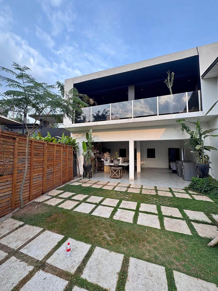 LUXURY VILLA FOR SALE FOR IN  NYARUTARAMA GISHUSHU