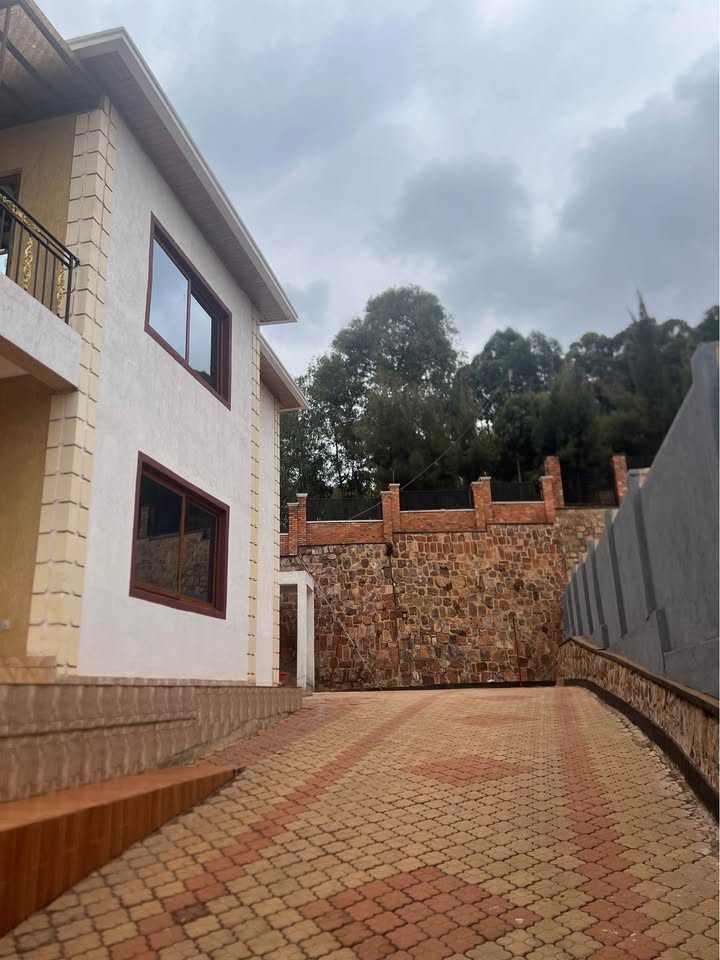 Furnished house for rent at Rebero