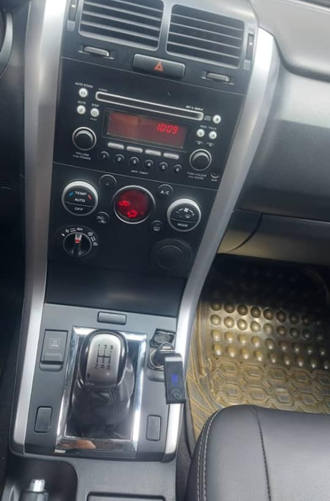 Suzuki grand Vitara Manuel, 2018 from Rwanda motor for sale only 16M