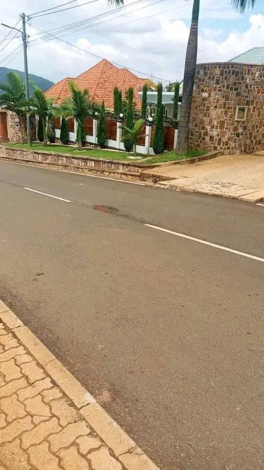 Residential plot for sale 𝚒𝚗 𝚝𝚛𝚊𝚖𝚊𝚌  road