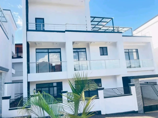 Gishushu 6 bedrooms House for sale at 500M in good location