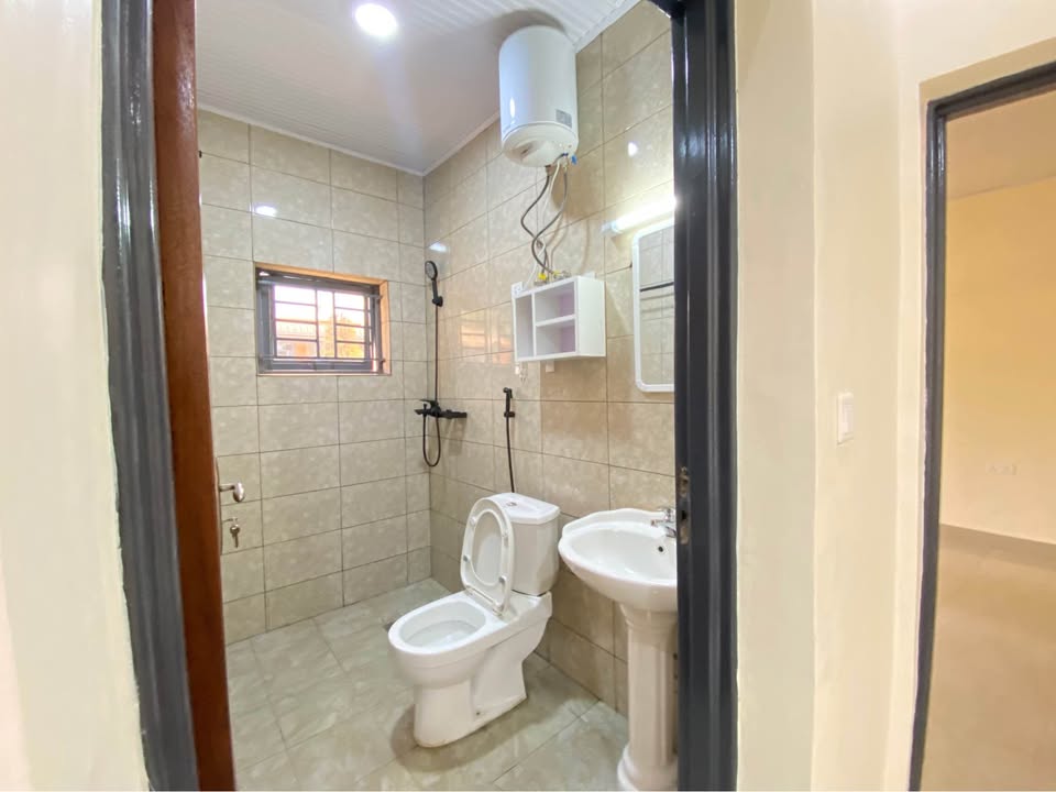 unfurnished 2 bedrooms apartment for rent