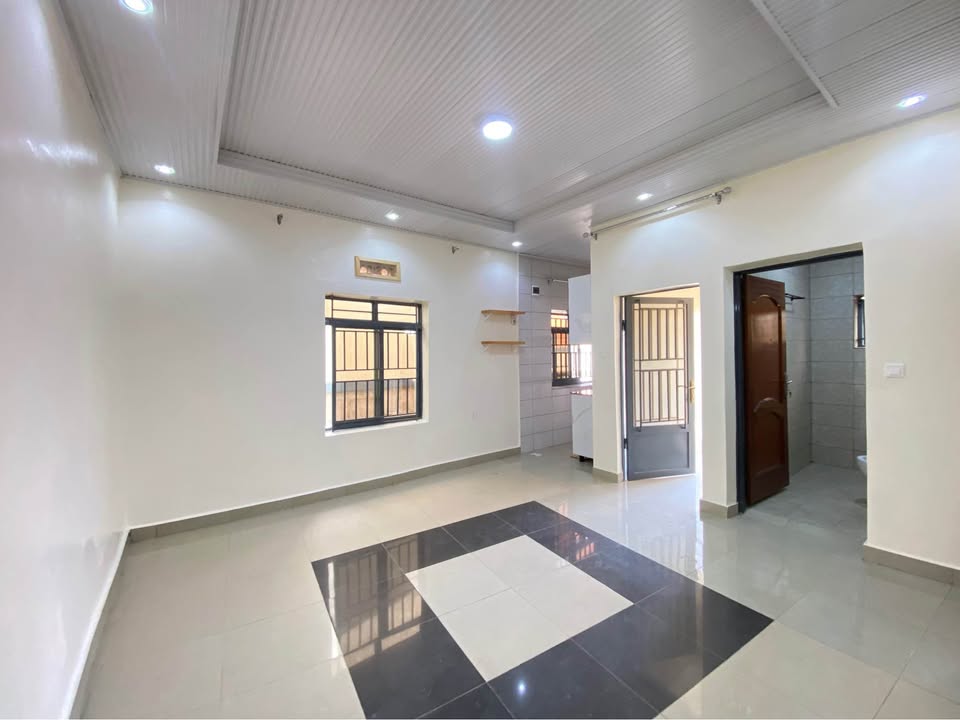 unfurnished 2 bedrooms apartment for rent