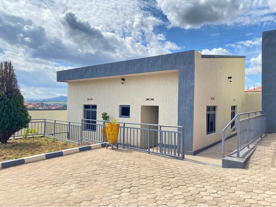 unfurnished 2 bedrooms apartment for rent