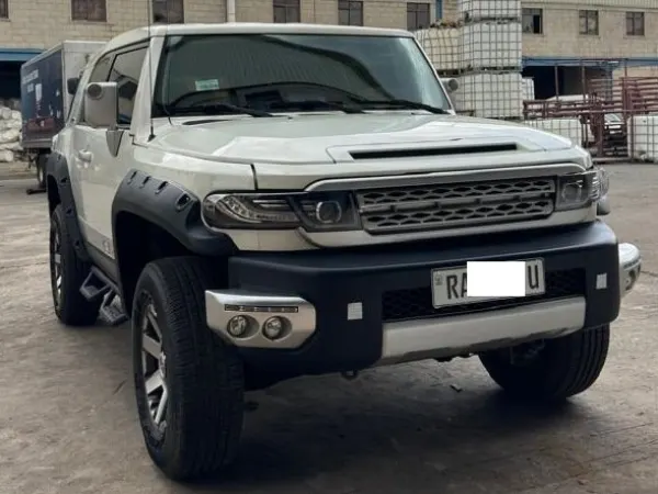 TOYOTA FJ AUTOMATIC 2015 MODIFIED TO 2023 FOR SALE AT 38,500$