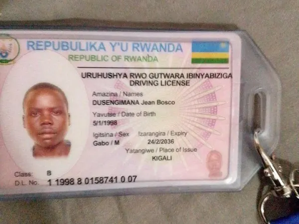 NDI UMUSHOFERI WUMWUGA NDASHAKA AKAZI KUGAFITE